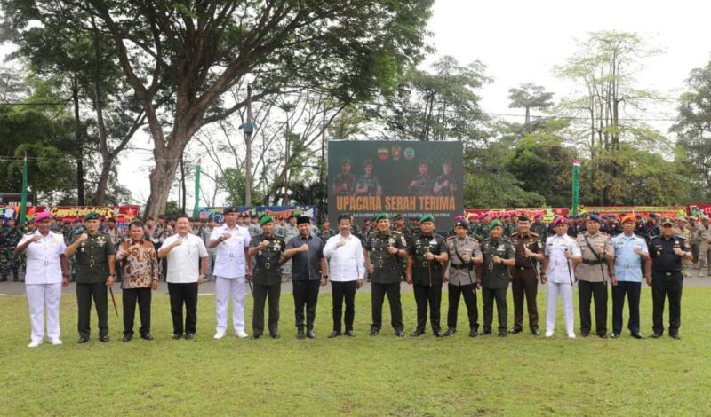 Ketua DPRD Kota Batam Nuryanto bersama Forkompinda hadir Sertijab Dandim, Senin (4/3/2024). Foto: Istimewa