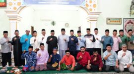 Jefridin Safari Ramadan dengan masyarakat. Foto:Dok/Diskominfo Batam