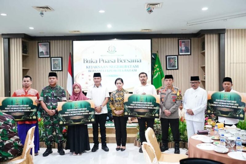 Kejaksaan Negeri Batam berbagi di bulan Ramadan, Jumat (22/3/2024). Foto:MC