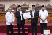 DPRD Batam dan Pemko Batam sepakati ranperda penyelenggaraan pemakaman, Selasa (26/3/2024). Foto:Dok/Diskominfo Batam