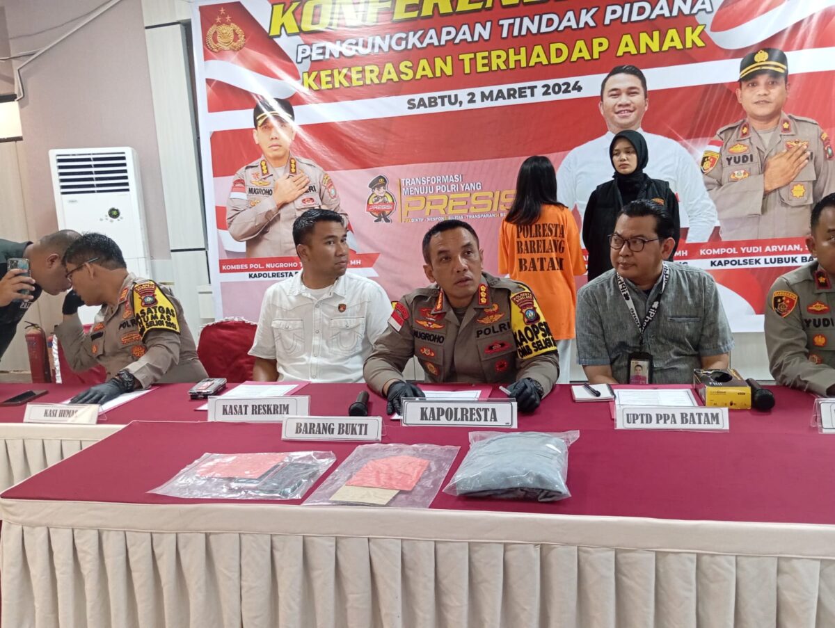 Kapolresta Barelang Kombes Pol Nugroho Tri N ungkap kronologis dan motif penganiayaan yang terjadi di wilayah hukum Lubuk Baja, saat ekspos di Polresta Barelang, Sabtu (2/3/2024)