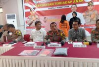 Kapolresta Barelang Kombes Pol Nugroho Tri N ungkap kronologis dan motif penganiayaan yang terjadi di wilayah hukum Lubuk Baja, saat ekspos di Polresta Barelang, Sabtu (2/3/2024)