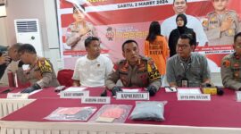 Kapolresta Barelang Kombes Pol Nugroho Tri N ungkap kronologis dan motif penganiayaan yang terjadi di wilayah hukum Lubuk Baja, saat ekspos di Polresta Barelang, Sabtu (2/3/2024)
