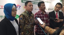 Ketua terpilih HIPMI Batam, Yasir Afdillah memberikan komentar kepada awak media didampingi ketua DPD HPMPI Kepri, Sari Mulyawaty dan wali Kota Batam Muhammad Rudi, Sabtu (2/3/2024). Matapedia6.com/ Luci
