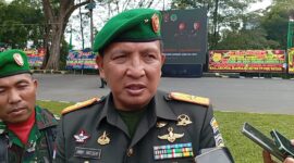 Danrem 033/Wira Pratama (WP), Brigjen TNI Jimmy Watuseke, berikan komentar usai pelantikan Kodim 0316 Batam dan Kodim 0318 Natuna di di Jalan Yos Soedarso, Seraya Atas, Batu Ampar, Senin (4/3/2024). matapedia6.com/ Luci
