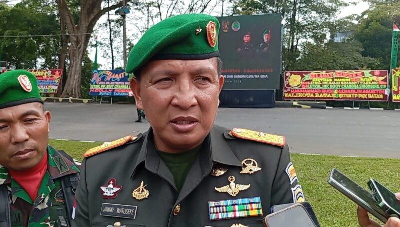 Danrem 033/Wira Pratama (WP), Brigjen TNI Jimmy Watuseke, berikan komentar usai pelantikan Kodim 0316 Batam dan Kodim 0318 Natuna di di Jalan Yos Soedarso, Seraya Atas, Batu Ampar, Senin (4/3/2024). matapedia6.com/ Luci