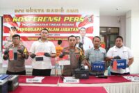 Kapolresta Barelang saat ekspos kasus pencurian uang omset Indomaret yang dilakukan oleh supir perusahaan. Pelaku ditangkap di Sumatera Utara, Kamis (29/2/2024).Matapedia6.com/ Dok Polres