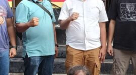 Pelaku pembunuhan Pdt.Jimmy Hutasoit, saat berada di Polresta Barelang. Matapedia6.com/ Istimewa