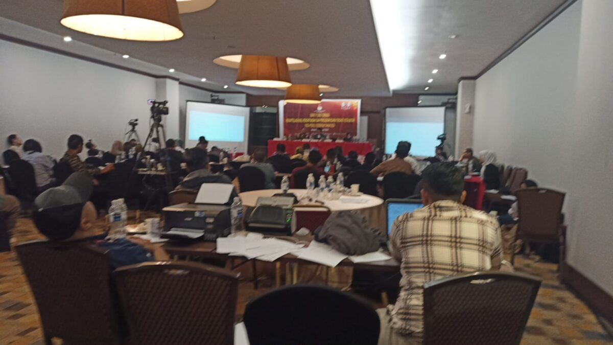 Suasana Rapat pleno dihari terakhir KPU Kota Batam di Hotel Swiss Bell Harbour Bay Kota Batam. Matapedia6.com/ Luci