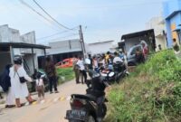 Warga perumahan Tiban Makmur Sekupang, Kota Batam, ditemukan membusuk di rumahnya, diduga sudah lebih dari empat hari, Minggu (10/3/2024). Matapedia6.com/ Luci