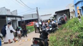 Warga perumahan Tiban Makmur Sekupang, Kota Batam, ditemukan membusuk di rumahnya, diduga sudah lebih dari empat hari, Minggu (10/3/2024). Matapedia6.com/ Luci