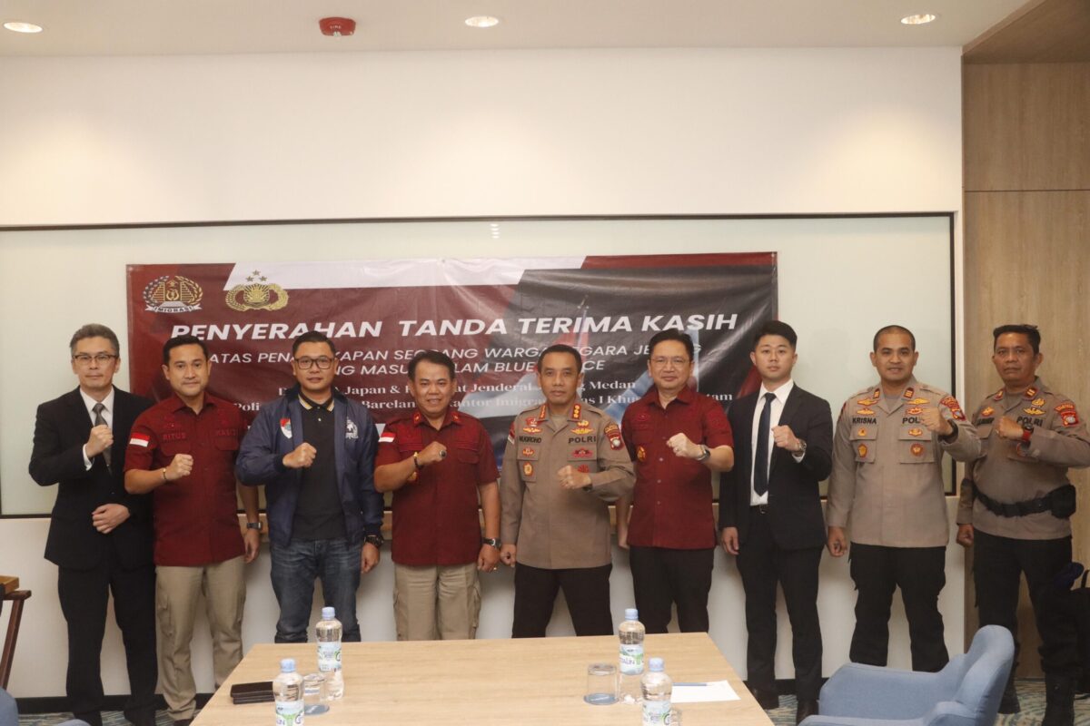 Kapolresta Barelang foto bersama dengan kedutaan besar Jepang usai pemberian penghargaan di Ruang Rapat Studio I Hotel Fairfield by Marriot Bandara Soekarno Hatta, Tangerang. Selasa (12/3/2024). Matapedia6.com/ Dok Polresta Barelang