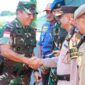 Danrem 033/Wira Pratama Brigadir Jenderal TNI Franky Jan Hardy Watuseke didampingi Karo Ops Polda Kepri Kombes Pol Ulami Sudjaja, Apel Pasukan di Hanggar Lanudal Tanjungpinang. Rabu (13/2/2024). Matapedia6.com/Dok Humas Polda