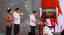 Wakil Presiden RI K.H. Ma'ruf Amin didampingi Gubernur Kepri Ansar Ahmad membuka secara resmi seminar Kepulauan Riau Ramadhan Fair (KURMA) 2024 di Halaman Gedung Daerah Provinsi Kepri Tanjungpinang, Jumat (15/3/2024). Matapedia6.com/Diskominfo Kepri