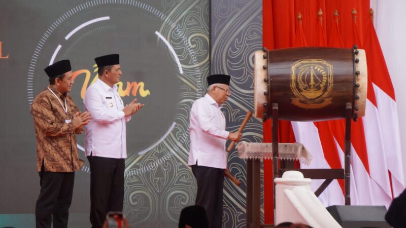 Wakil Presiden RI K.H. Ma'ruf Amin didampingi Gubernur Kepri Ansar Ahmad membuka secara resmi seminar Kepulauan Riau Ramadhan Fair (KURMA) 2024 di Halaman Gedung Daerah Provinsi Kepri Tanjungpinang, Jumat (15/3/2024). Matapedia6.com/Diskominfo Kepri