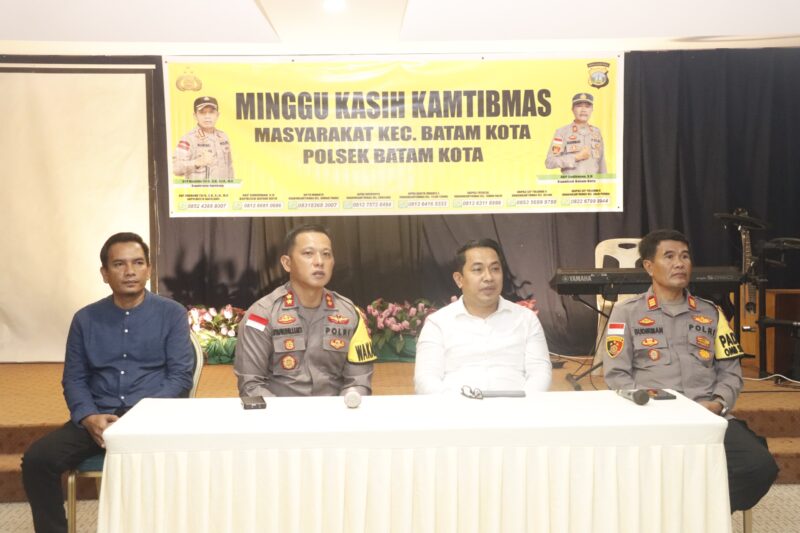Wakapolresta Barelang AKBP Syafrudin Semidang Sakti pimpin curhat minggunkasih di Gereja GPDI BETHESDA Batam Kota. Minggu (17/03/2024). Matapedia6.com/ Dok Humas Polresta