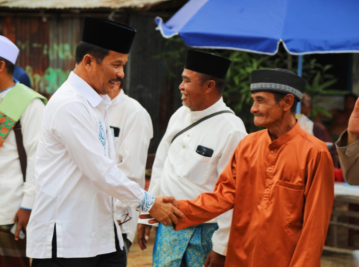 Kepala BP Batam sekaligus Wali Kota Batam salam dengan warga. Foto:Dok/Humas BP Batam