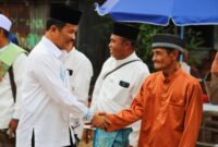 Kepala BP Batam sekaligus Wali Kota Batam salam dengan warga. Foto:Dok/Humas BP Batam