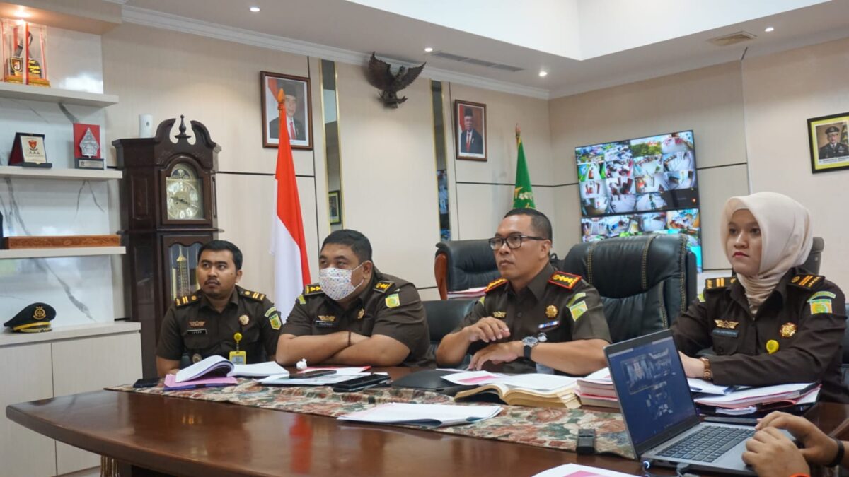 Kejari Batam saat ekspose perkara penadah melalui Restorative justice, Selasa (19/3/2024). Foto:Dok/Kejaksaan Batam