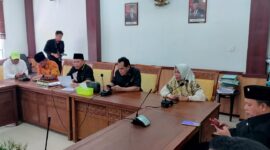Komisi III DPRD Kota Batam, gelar Rapat Dengar Pendapat Umum (RDPU) memgenai aktifitas oemotongan kapal di Pt Marinatama Gemanusa di ruang rapatnkomisi III DPRD Batam, Rabu (20/3/2024) Matapedia6.com/ Luci.