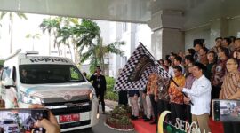 Kepala BI Kepulauan Riau secara simbolis lepas mobil kas keliling penukaran uang rupiah Idul Fitri, Rabu (20/3/2024). Foto:zal-matapedia6