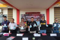 Wakapolres Bintan Kompol Amir Hamzah, bersama instansi terkait musnahkan sabu hasil ungkap kasus di pelabuhan Sri Bayintan. Matapedia6.com/ Dok Humas Polres Bintan