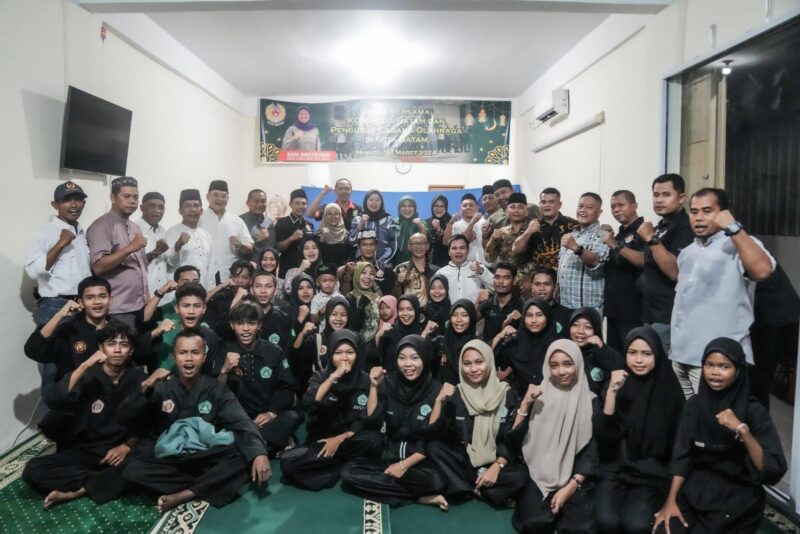 KONI Batam bersama anak panti, Minggu (24/3/202). Foto:DN/matapedia6