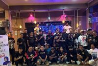 Basis penggemar Slank dan Boomerang di Kota Batam, kepada Muhammad Rudi dan Bunda Marlin di Coffee Center Bida Asri Batam Centre, Minggu (24/3/2024).Matapedia6.com/DNA