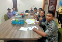 Karyawan Pt Indo Tirta Suaka saat mengikuti Bipartit di Kantor Disnaker Kota Batam, Senin (25/3/2024). Matapedia6.com/ Dok Karyawan