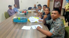 Karyawan Pt Indo Tirta Suaka saat mengikuti Bipartit di Kantor Disnaker Kota Batam, Senin (25/3/2024). Matapedia6.com/ Dok Karyawan