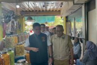 Subdit I Indaksi Ditreskrimum Polda Kepri bersama lintas sektoral pantau makanan kadaluarsa di beberapa pasar di lapangan, Selasa (26/3/2024).Matapedia6.com/ Dok Humas Polda
