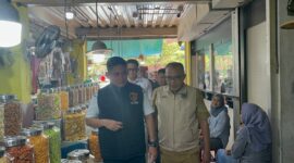 Subdit I Indaksi Ditreskrimum Polda Kepri bersama lintas sektoral pantau makanan kadaluarsa di beberapa pasar di lapangan, Selasa (26/3/2024).Matapedia6.com/ Dok Humas Polda