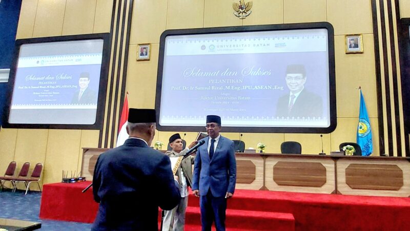 Prof Dr Ir Samsul Rizal.M.Eng.,IPU.ASEAN.,Eng resmi dilantik sebagai Rektor Universitas Batam pada Selasa (26/3/2024). Foto:Humas Universitas Batam