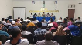 Elemen masyarakat dan tokoh agama berunding untuk pelaksanaan peringati malam Nuzulul Quran di kantor Camat Sagulung. Foto:Istimewa