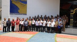 Diplomat Ahli Utama Kemenlu RI, Dr. Sudjatmiko (batik hijau) saat melakukan kunjungan kerja ke BP Batam. Foto:Humas BP Batam