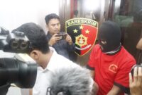 Tersangka digiring saat ekspos penangkapan peredaran Narkotika yang berhasil diungkap Polresta Barelang, Rabu (27/3/2024) Matapedia6.com/ Dok Polresta Barelang