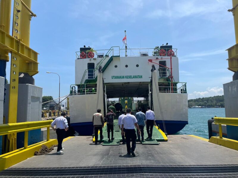 Ombudsman dan ASDP Batam meninjau kapal Roro di Punggur Batam beberapa hari lalu. Foto:Istimewa