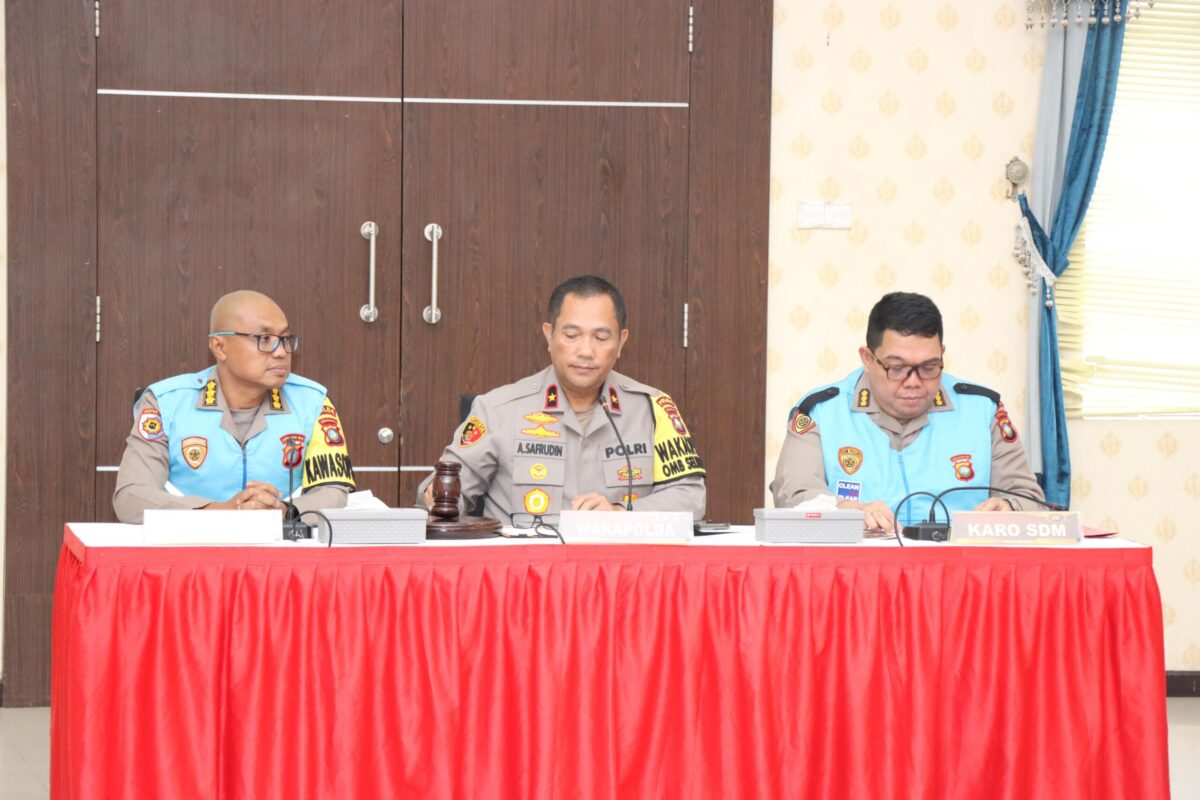 Wakapolda Kepri Brigjen Pol Asep Safrudin didampingi Irwasda Polda Kepri Kombes Pol Sri Satyatama dan Karo SDM Polda Kepri Kombes Pol Irvan Prawira Satyaputra saat sidang penetuan kelulusan peserta SIP Polda Kepri angkatan ke 53 di Gedung Lancang Kuning Polda Kepri. Matapedia6.com/ Dok Humas Polda Kepri