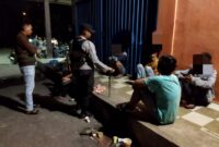 Polisi tertibkan dan bina anak punk di Ruko Pendawa, Selasa (26/3/2024). Foto:Dok/Polsek Batu Aji