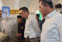 Gubernur Kepri Ansar Ahmad sambut kedatangan Mantan Gubernur Jawa Barat Ridwan Kamil ke Tanjungpinang mengunjungi beberapa situs sejarah di Provinsi Kepri tepatnya di Pulau Penyengat Tanjungpinang. Matapedia6.com/Diskominfo Kepri