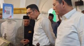Gubernur Kepri Ansar Ahmad sambut kedatangan Mantan Gubernur Jawa Barat Ridwan Kamil ke Tanjungpinang mengunjungi beberapa situs sejarah di Provinsi Kepri tepatnya di Pulau Penyengat Tanjungpinang. Matapedia6.com/Diskominfo Kepri