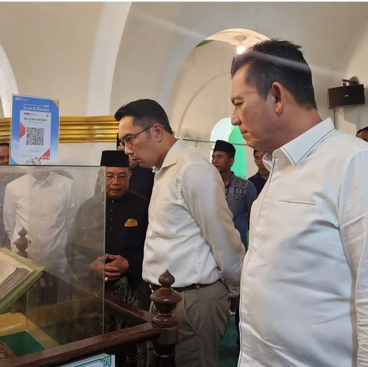 Gubernur Kepri Ansar Ahmad sambut kedatangan Mantan Gubernur Jawa Barat Ridwan Kamil ke Tanjungpinang mengunjungi beberapa situs sejarah di Provinsi Kepri tepatnya di Pulau Penyengat Tanjungpinang. Matapedia6.com/Diskominfo Kepri