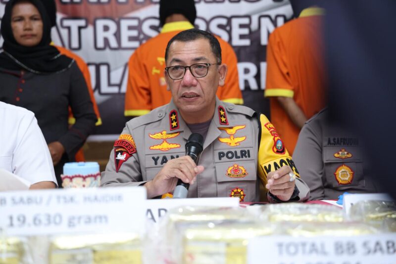 Kapolda Kepri Irjen Pol Yan Fitri Halimansyah ekspos kasus penangkapan 20 kilogram sabu oleh Subdit 2 Ditreskrimsus Polda Kepri, di lobi Utama Polda kepri, Selasa (2/4/2024). matapedia6.com/Dok Humas Polda Kepri