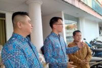 Ketua Apindo Kepri Stanly Rocky saat memberikan kata sambutan di acara pembagian sembako kepada masyarakat, Jumat (5/4/2024). Matapedia6.com/ Ramadan