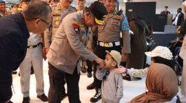 Kapolda Kepri cek arus mudik di Bandara dan pelabuhan yang ada di Kota Batam, pastikan seluruh petugas di lapangan siap melayani penumpang, Senin (8/4/2024). Matapedia6.com/ Dok Humas Polda