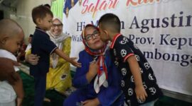 Wakil Gubernur Hj Marlin Agustina Rudi berpesan kepada masyarakat untuk terus memperkuat silaturahmi. Saat safari ramadan terakhir  di Masjid At Thoriq, Tanjungpiayu, Sei Beduk, Kota Batam, Senin (8/4/2024).