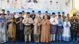Wali Kota Batam Muhammad Rudi dan wakil Gubernur Kepri Marlin Agustina foto bersama Kapolda Kepri Irjen Pol Yan Fitri Halimansyah di moment Idulfitri 1445 H, Rabu (10/4/2024). Matapedia6.com/ Diskominfo