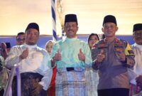Kepala Badan Pengusahaan (BP) Batam, Muhammad Rudi foto bersama pejabat di Kota Batam dan juga wakapolresta di dataran Engku putri, Selasa (10/4/2024).Matapedia6.com/ Dok Humas BP