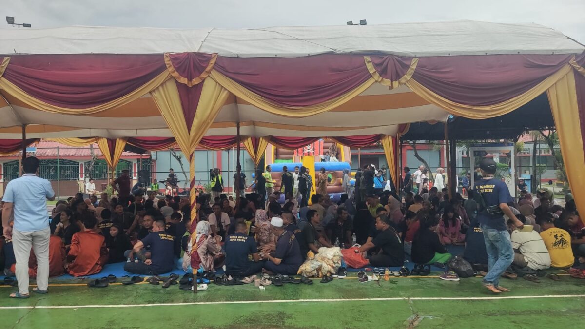Momen Idulfitri 1445 H Lapas Kelas IIA Batam, buka kunjungan bebas selama tiga hari. pihak Lapas Bangun tenda dan siapkan wahana bermain bagi anak di Lapangan Sahardjo Lapas Batam, Rabu (11/4/2024). Matapedia6.com/ Dok Lapas Kelas IIA Batam