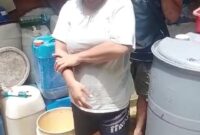 Evi warga RT02/RW16 saat memberikan komentar mengenai keresahan warga akibat debu dari salah satu perusahaan yang diterbangkan angin ke pemukiman warga. Matapedia6.com/ Luci